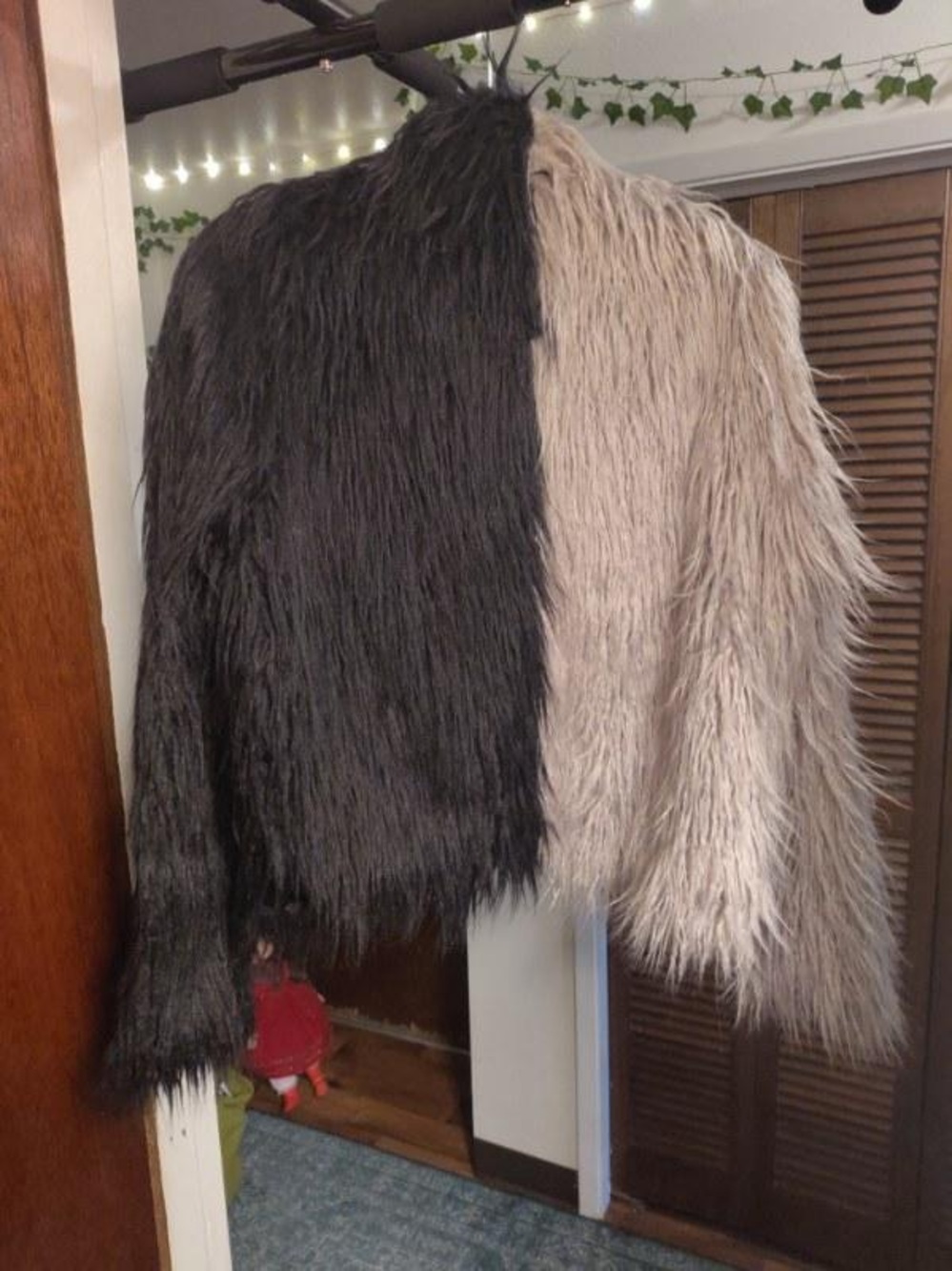Foxblood Greyscale Shag Jacket XL NWT RARE - Picture 2 of 3